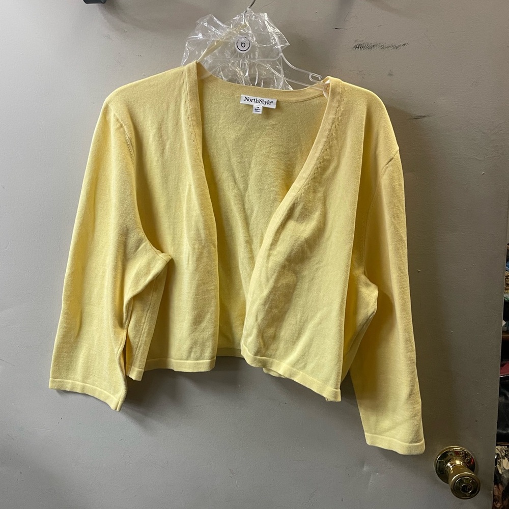 NorthStyle plus size 1X, 3/4 sleeve yellow shrug